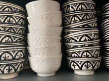 Download image to view Gallery, Kuviollinen pieni keramiikkakulho