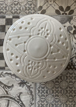 Download image to view Gallery, Valkoinen keramiikkakulho+ kansi