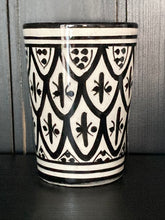 Download image to view Gallery, Mustavalkoinen kuvioitu keramiikkamuki