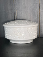 Download image to view Gallery, Valkoinen keramiikkakulho+ kansi