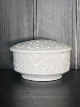 Download image to view Gallery, Valkoinen keramiikkakulho+ kansi