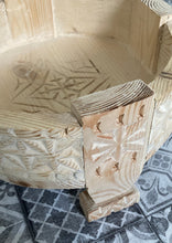 Download image to view Gallery, Pieni Chakki-pöytä