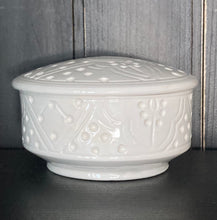 Download image to view Gallery, Valkoinen keramiikkakulho+ kansi