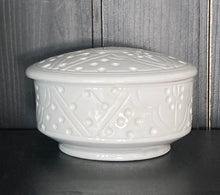 Download image to view Gallery, Valkoinen keramiikkakulho+ kansi