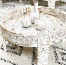 Download image to view Gallery, Valkoinen Chakki-pöytä