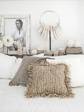 Download image to view Gallery, Afrikkalainen Raffia hapsutyyny