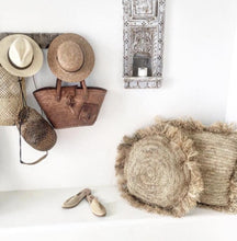 Download image to view Gallery, Afrikkalainen Raffia hapsutyyny