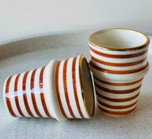 Download image to view Gallery, Oranssi/valkoinen raitamuki kultasomiste yläosassa